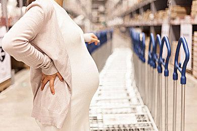 V社在最新的CS 1.6更新中意外发布了《求生之路》早期原型